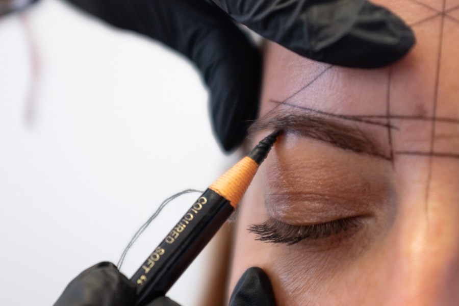 Trucco SEMIPERMANENTE Sopracciglia da ISOLA ARMONY