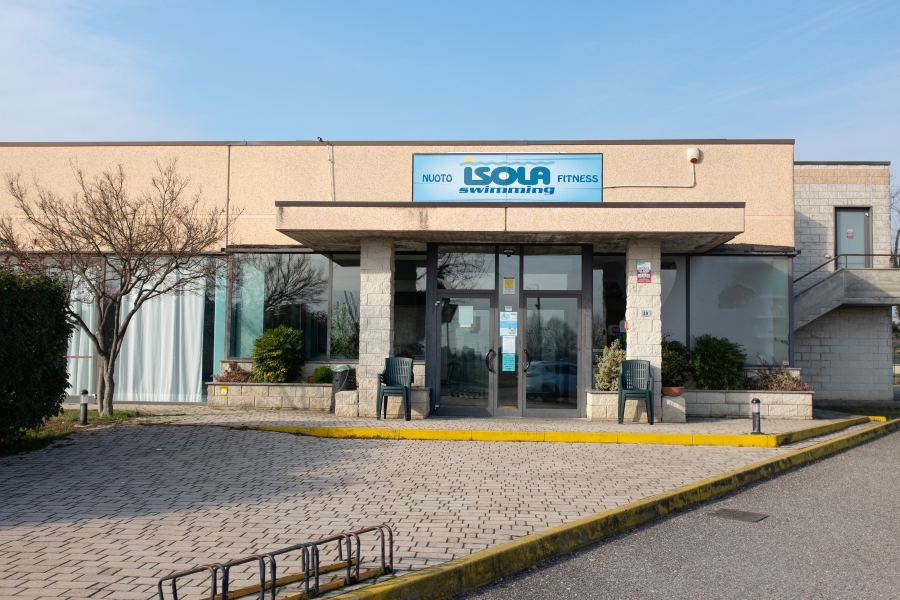 Isola Swimming
